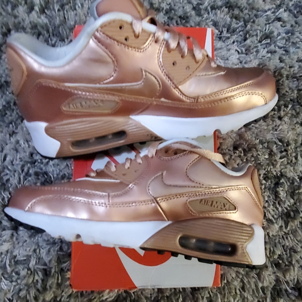 Shoes - Picture 4 of 4